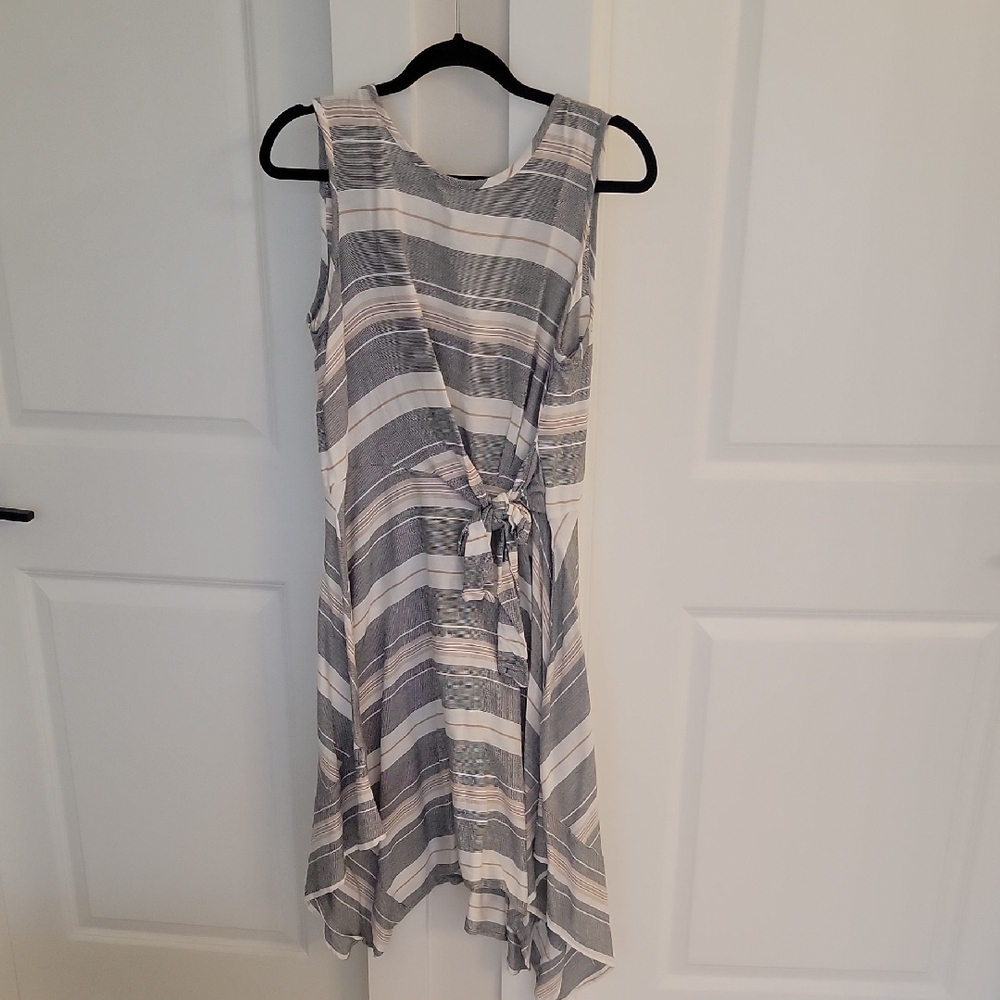 ViVI Asymmetrical Striped Dress in Gray and White